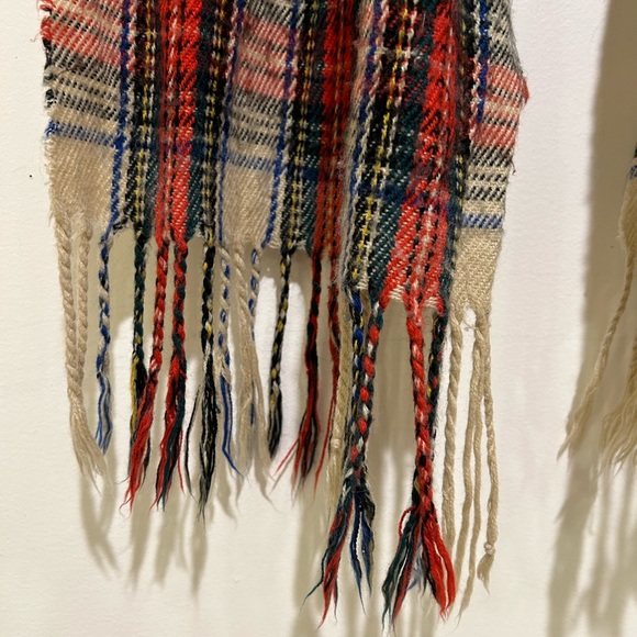 Cozy Plaid Scarf - Picture 3 of 3